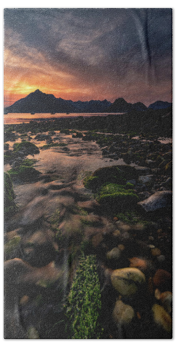 Sunset Bath Towel featuring the photograph Changing Tide by Chuck Rasco Photography