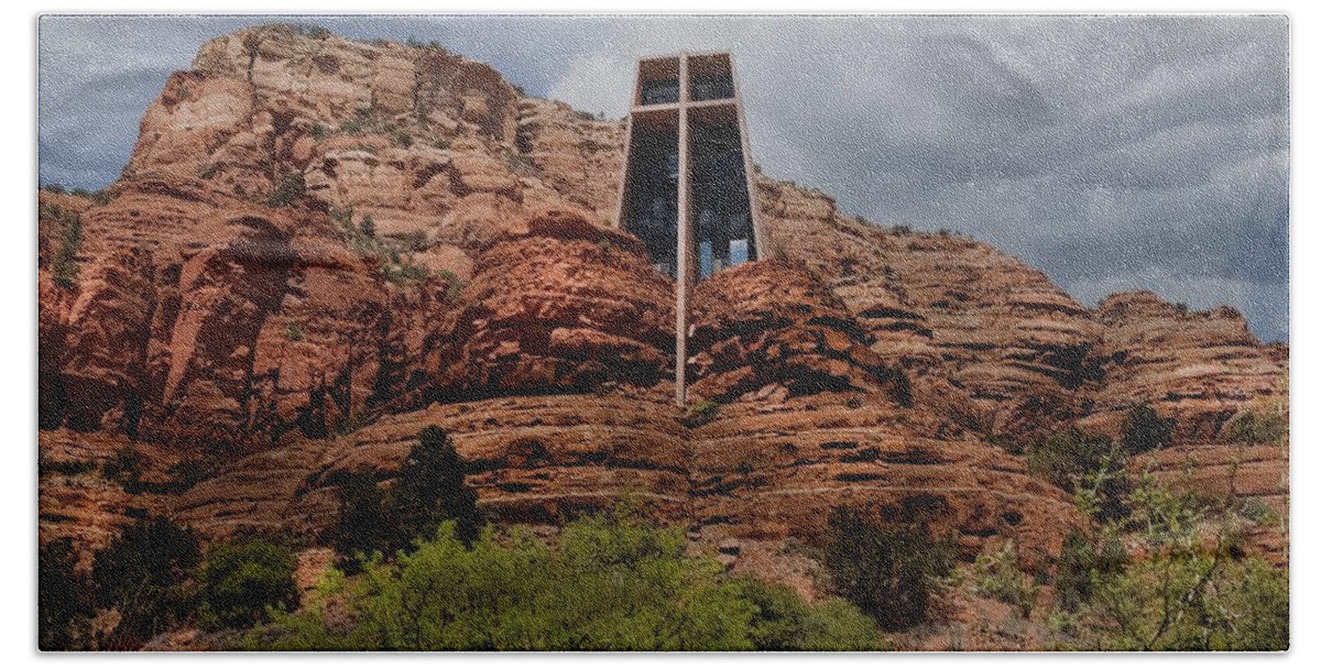 Chapel Bath Towel featuring the photograph Chapel in the Red Rocks by Laura Putman