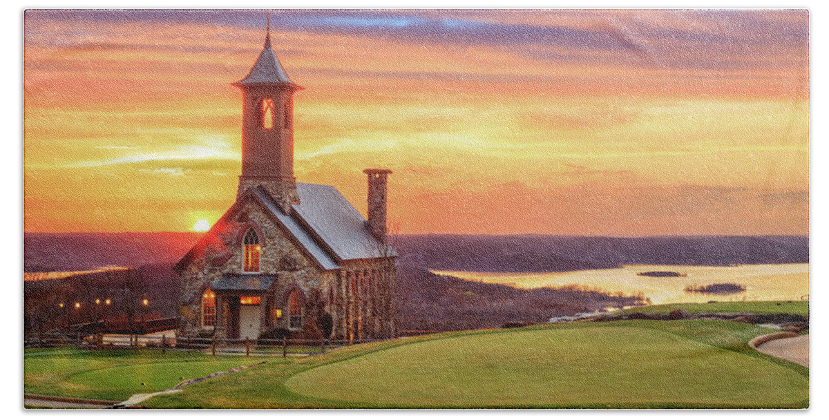 Branson Bath Towel featuring the photograph Chapel Of The Ozarks Top Of The Rock Sunset by James Eddy