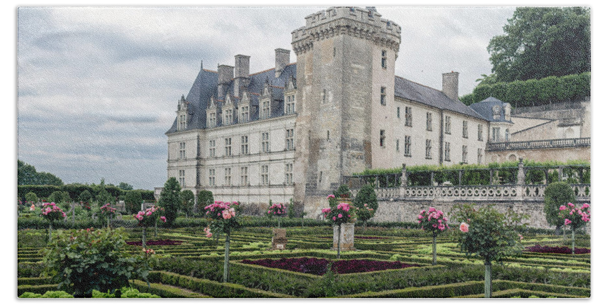 Brittany Bath Towel featuring the photograph Chateau de Villandry, Loire Valley, France by Elaine Teague