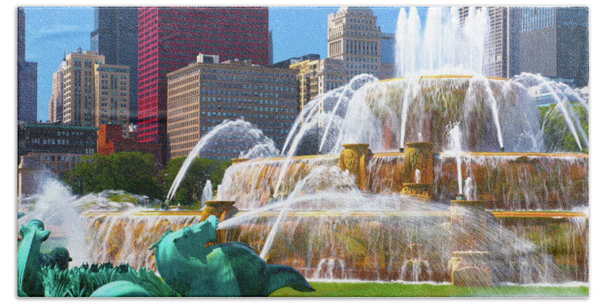 Chicago Skyline Hand Towel featuring the photograph Chicago Skyline Grant Park Fountain by Patrick Malon