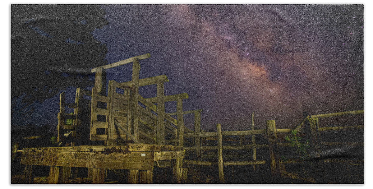 Agriculture Bath Towel featuring the photograph Chuting Stars by Mike Lee