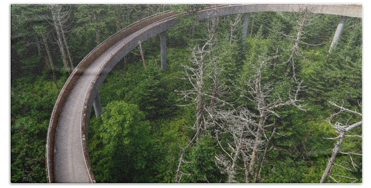 Clingmans Dome Bath Towel featuring the photograph Clingmans Dome Ramp by Kevin Craft