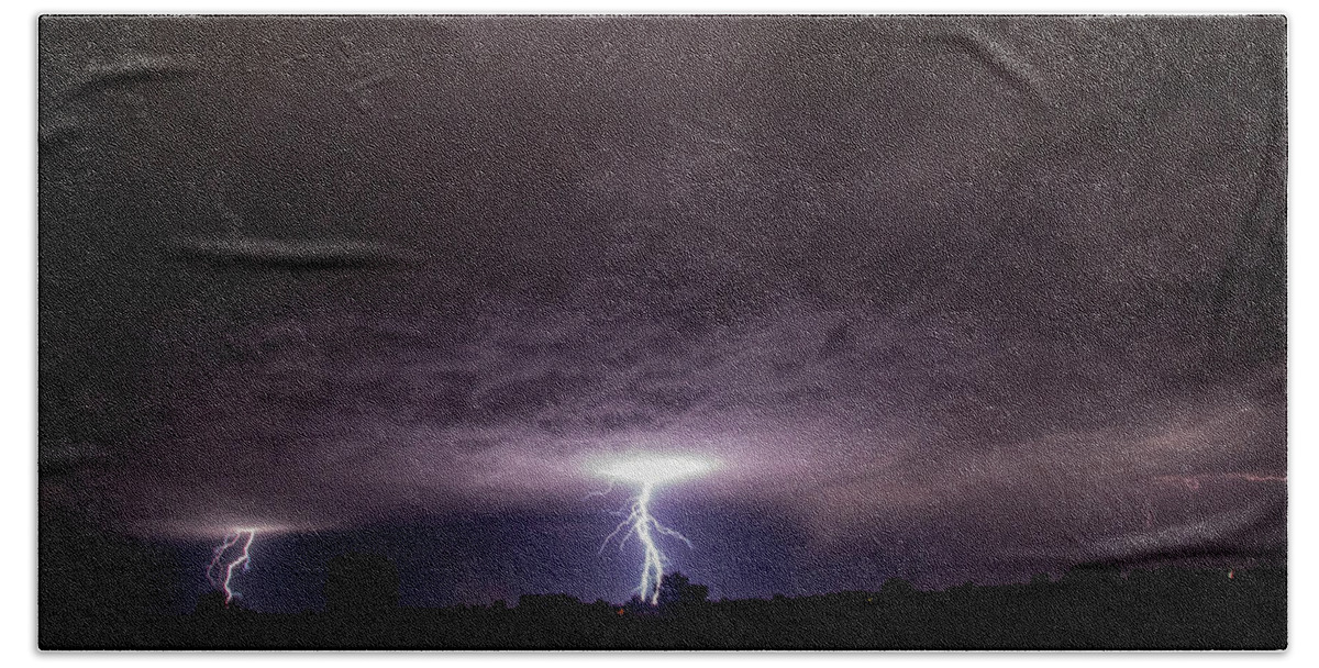 Nebraskasc Bath Towel featuring the photograph Cloud to Ground Lightning 027 by Dale Kaminski