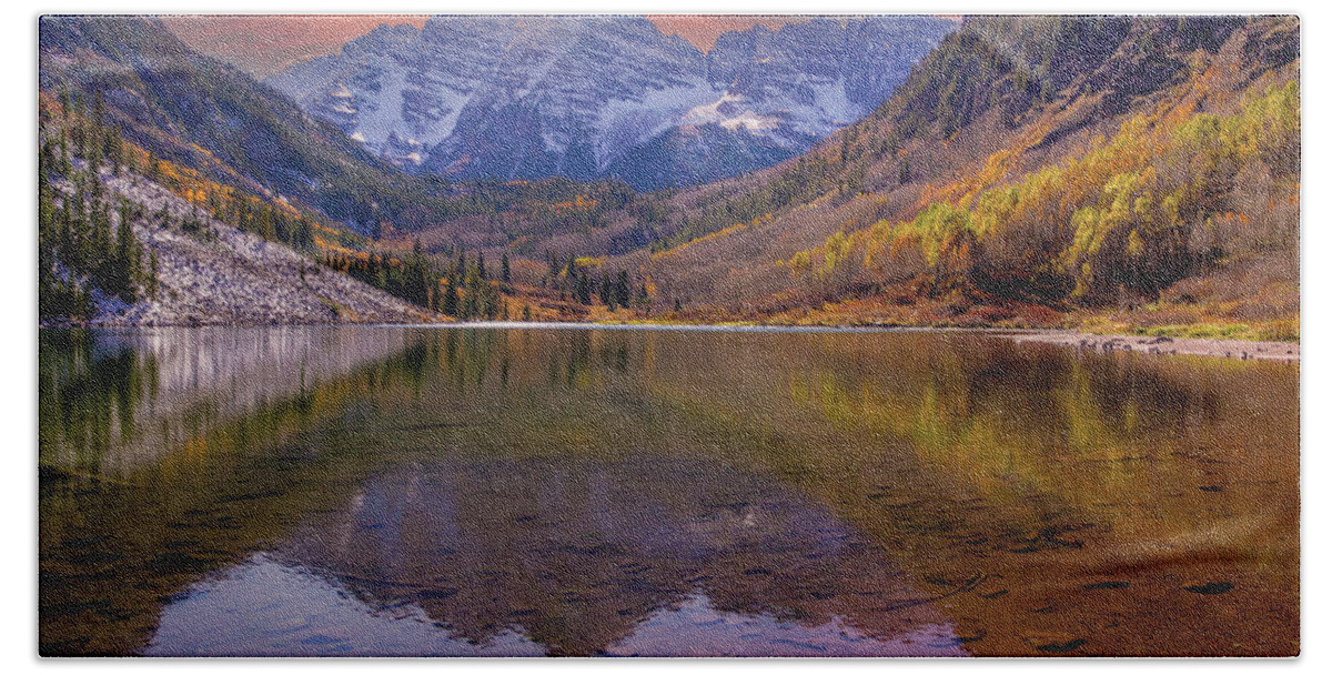 Colorado Hand Towel featuring the photograph Colorado - Maroon Bells Spectacular sunset by Harold Rau