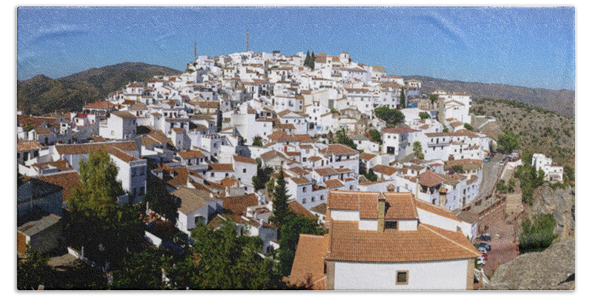 Panoramic Hand Towel featuring the photograph Comares panoramic by Gary Browne