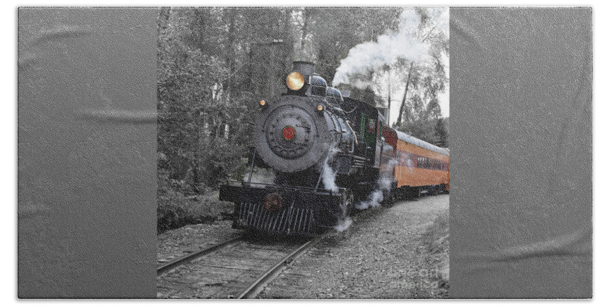 Mt. Rainier Scenic Railroad Bath Towel featuring the photograph Comin' Round The Bend by Ron Long