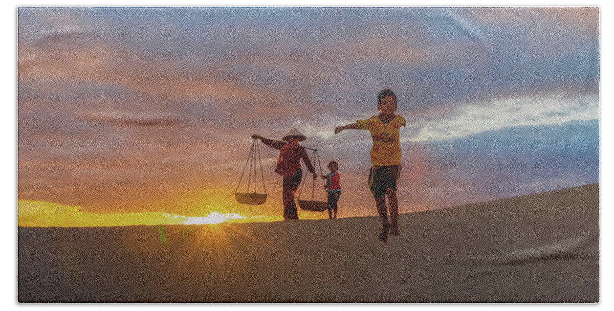 Sand Dune Hand Towel featuring the photograph Coming Home by Khanh Bui Phu