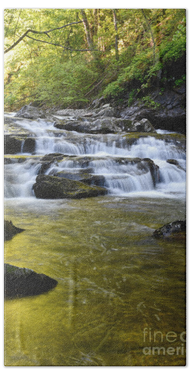 Conasauga Falls Bath Towel featuring the photograph Conasauga Waterfall 5 by Phil Perkins