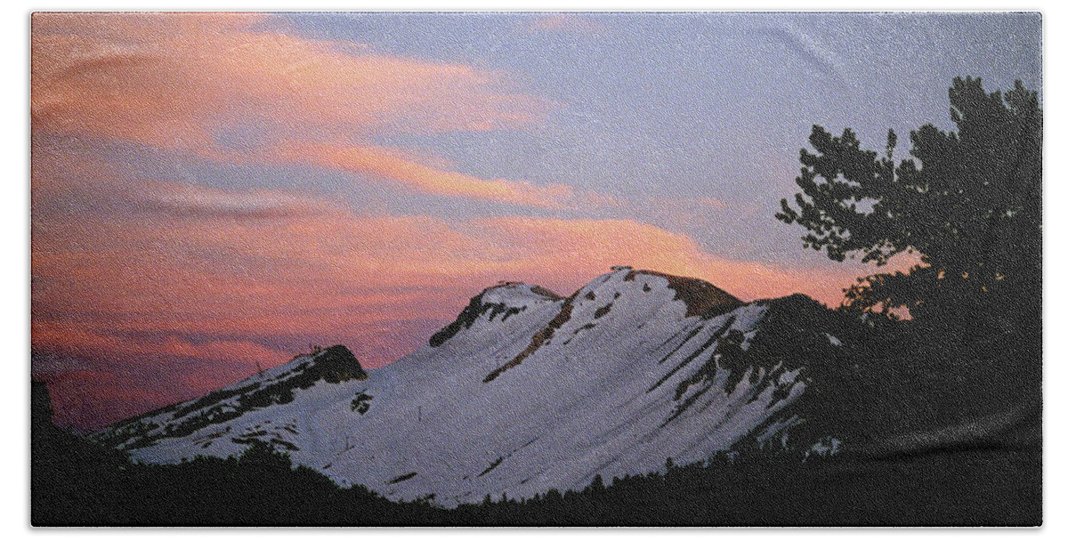 Cornice Bath Towel featuring the photograph Cornice Afterglow - Mammoth Lakes by Bonnie Colgan