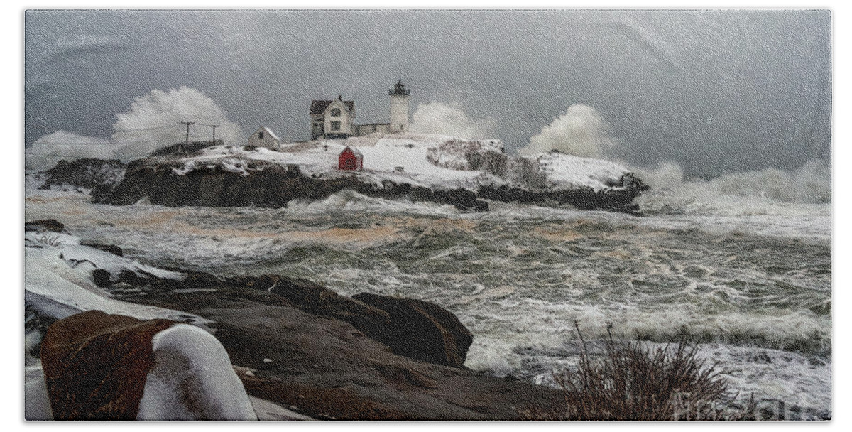 Nubble Hand Towel featuring the photograph Crashing the Nubble by Scott Thorp