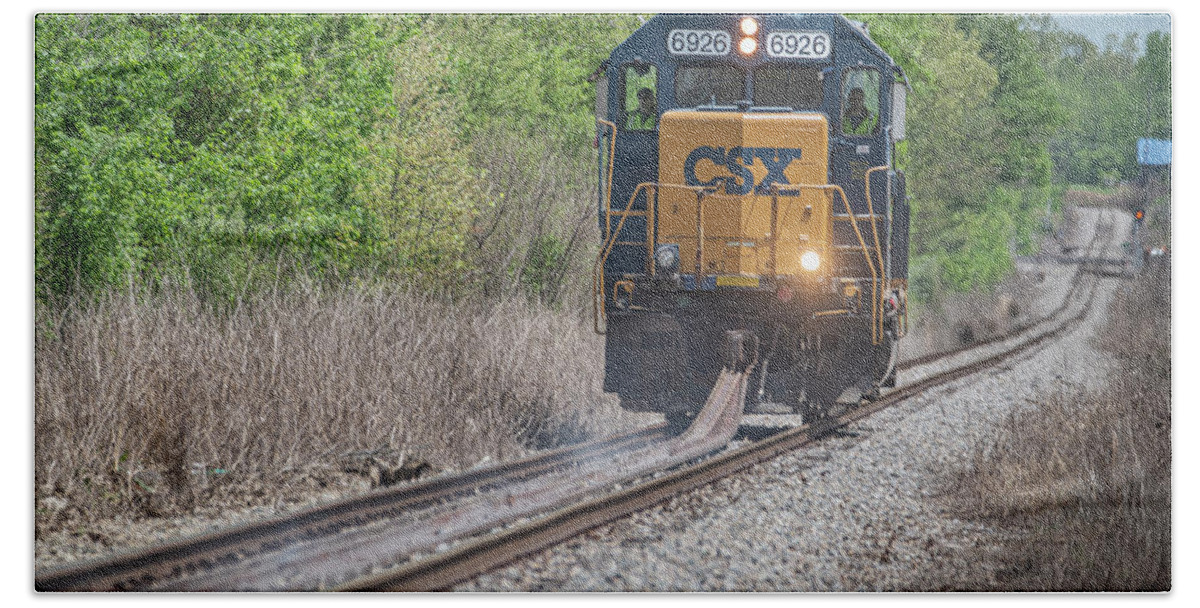 Railroad Bath Towel featuring the photograph CST 6926 drags rail at Madisonville Ky by Jim Pearson
