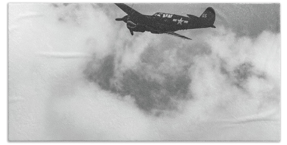 Curtiss Tp-40 Warhawk Bath Towel featuring the photograph Curtiss TP-40 -BW001 by Flees Photos