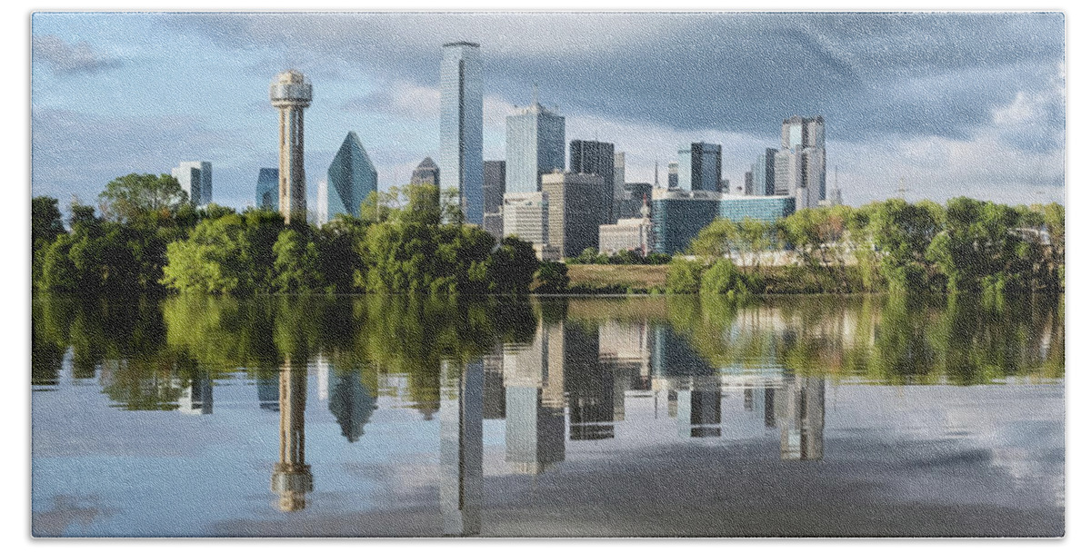 Dallas Hand Towel featuring the photograph Dallas Texas Water Reflection by Robert Bellomy