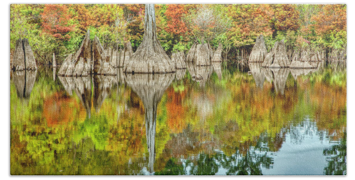 Dead Lakes Bath Towel featuring the photograph Dead Lakes Autumn by Jurgen Lorenzen