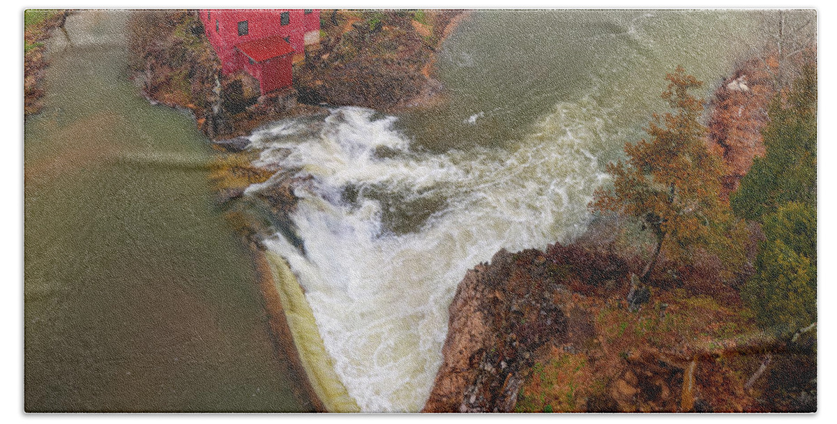 Red Bath Towel featuring the photograph Dillards MIll State Historic Site by Robert Charity