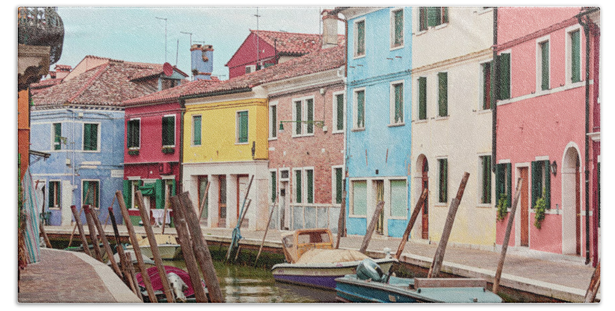 Burano Hand Towel featuring the photograph Dreaming of Burano by Melanie Alexandra Price