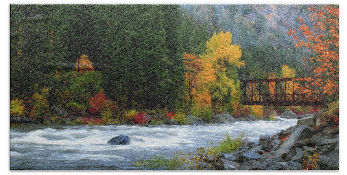 Dreaming Of Fall Colors Bath Towel featuring the photograph Dreaming of fall colors by Lynn Hopwood