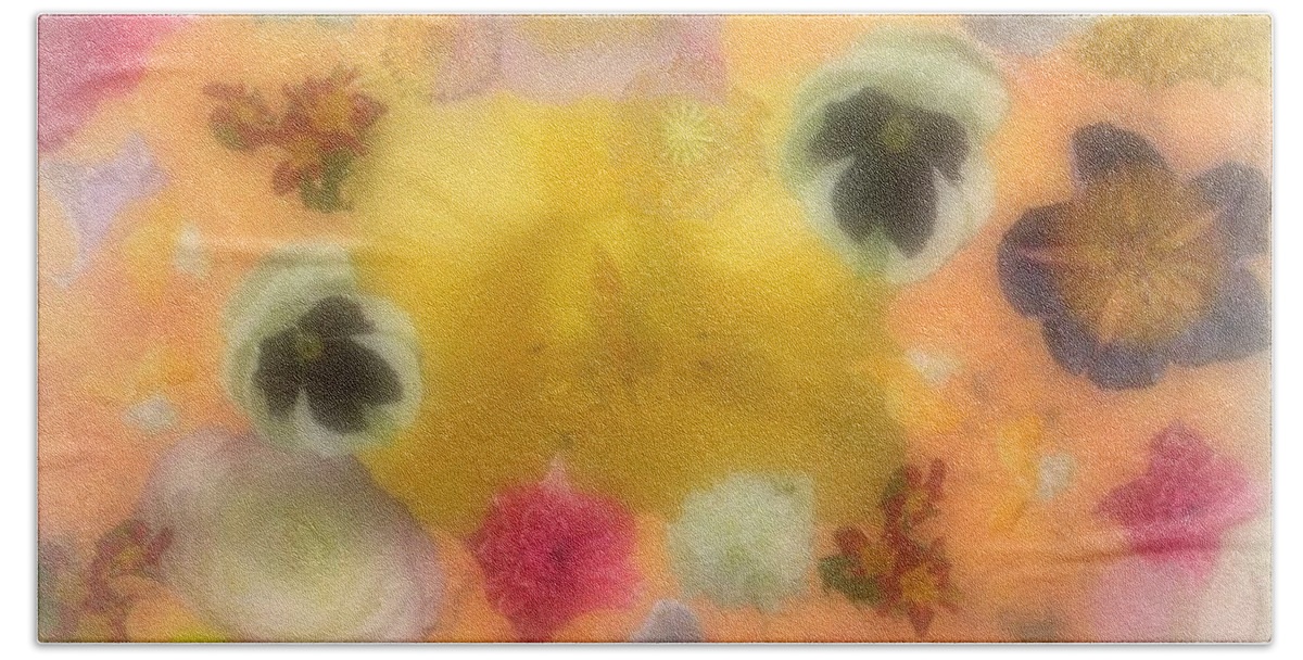 Flowers Bath Towel featuring the digital art Dreaming of Summer by Kathie Chicoine