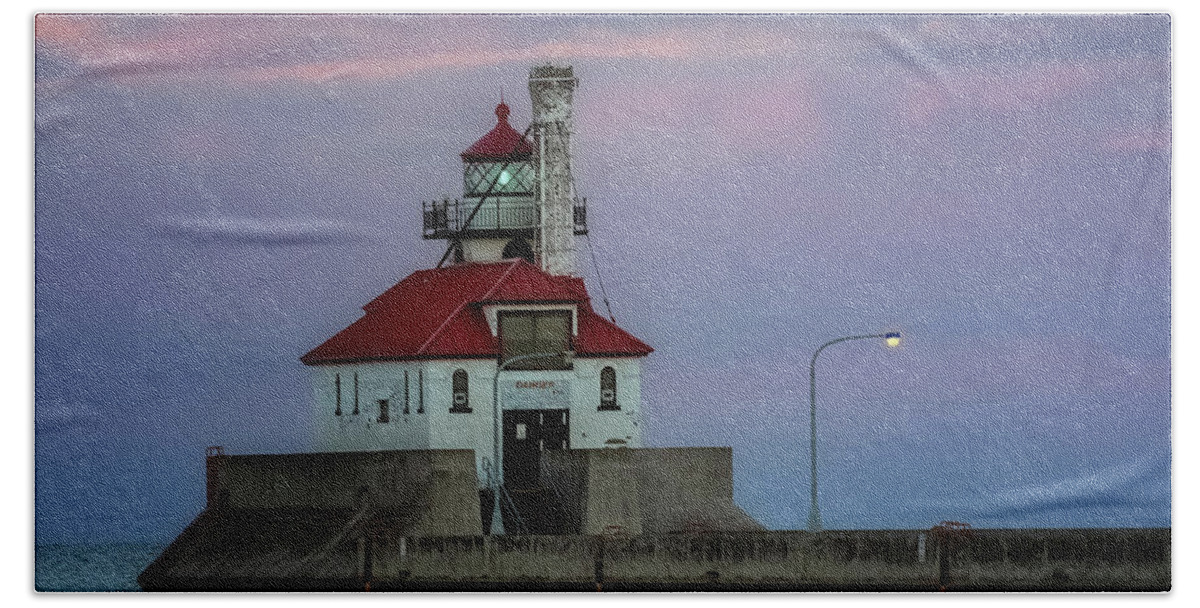 Duluth Lighthouse Bath Towel featuring the photograph Duluth South Breakwater Outer Light After Sunset by Susan Rissi Tregoning