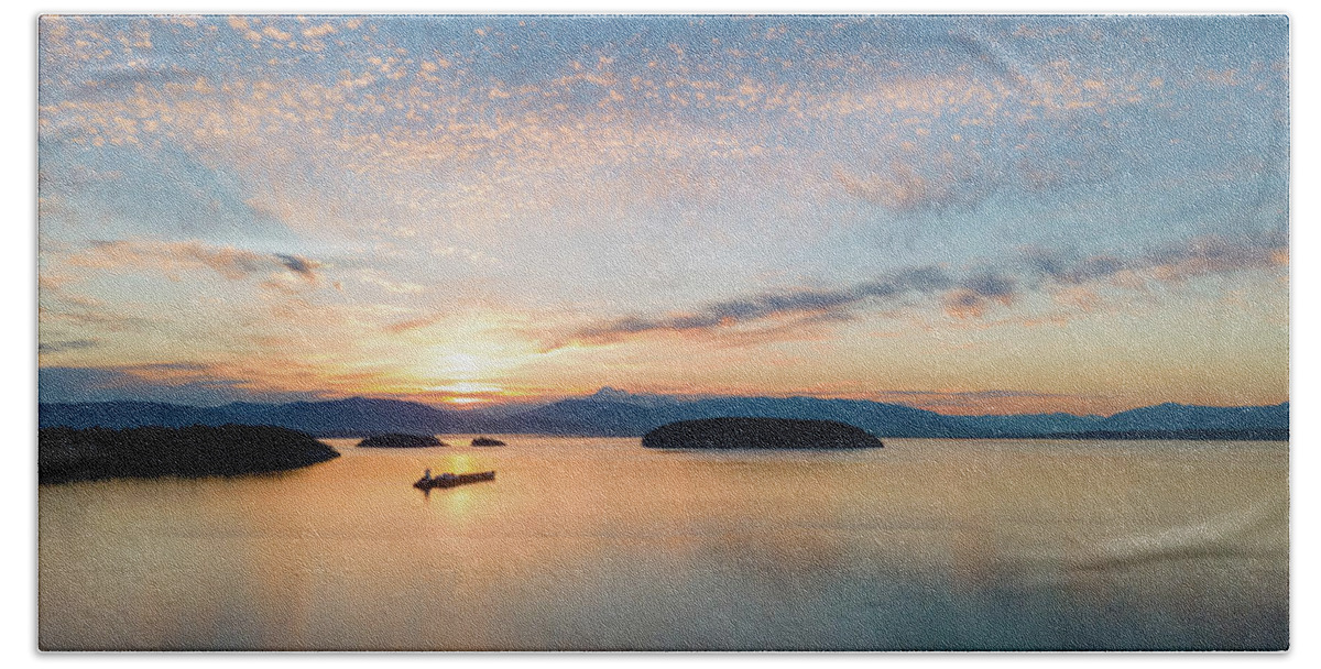 Mount Baker Bath Towel featuring the photograph Early Sunrise by Michael Rauwolf