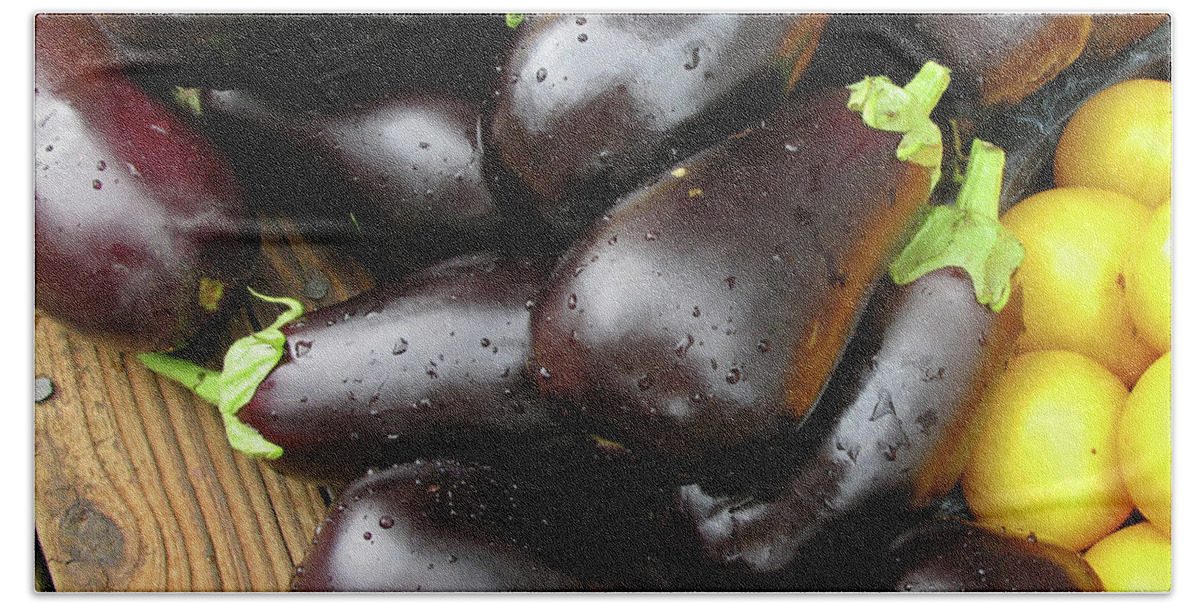 Eggplant Bath Towel featuring the photograph Eggplant Harvest 4479 by Jack Schultz