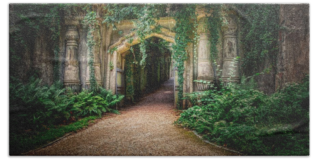 Highgate Cemetery Hand Towel featuring the photograph Egyptian Avenue by Raymond Hill