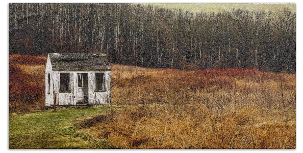 White Abandoned Cabin Hand Towel featuring the photograph Abandoned White Cabin by Reynaldo Williams
