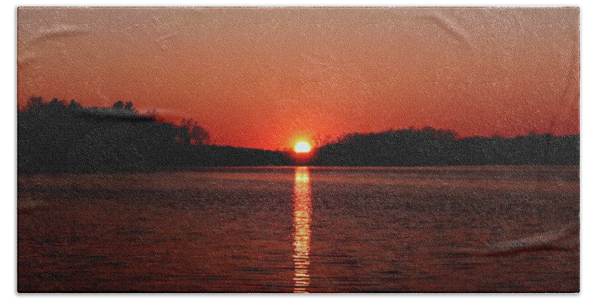 Sunset Bath Towel featuring the photograph Ending Reflection of the Day by Mary Walchuck
