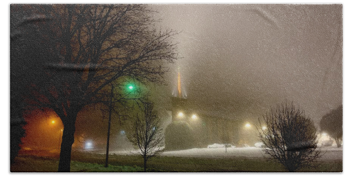 Winter Bath Towel featuring the photograph Ethereal Winter Fog by Donna Martin