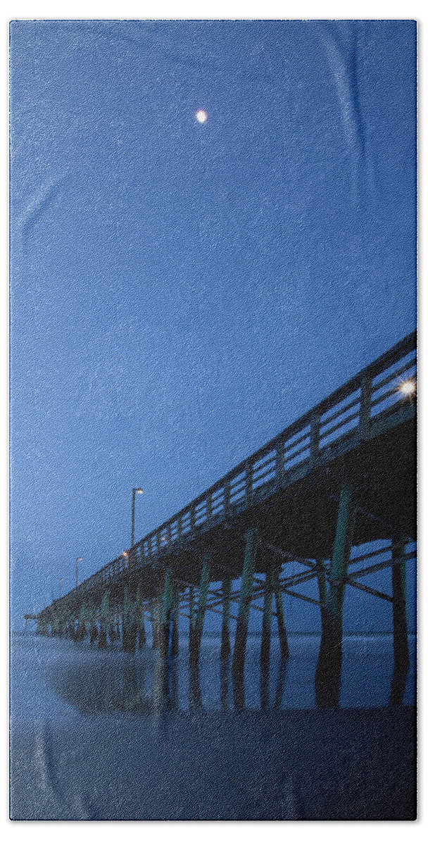 Carolina Coast Bath Towel featuring the photograph Evening at the Pier - Topsail Island by Mike McGlothlen
