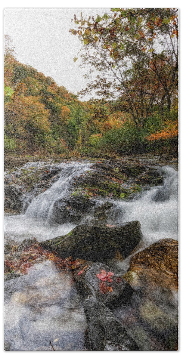 Waterfall Bath Towel featuring the photograph Fall at Jennings Creek by Tricia Louque