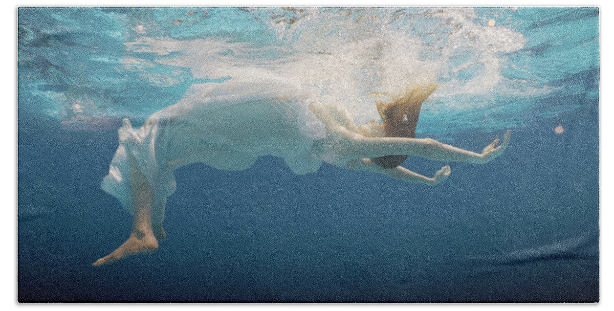 Fallen Bath Towel featuring the photograph Falling - VIII by Mark Rogers