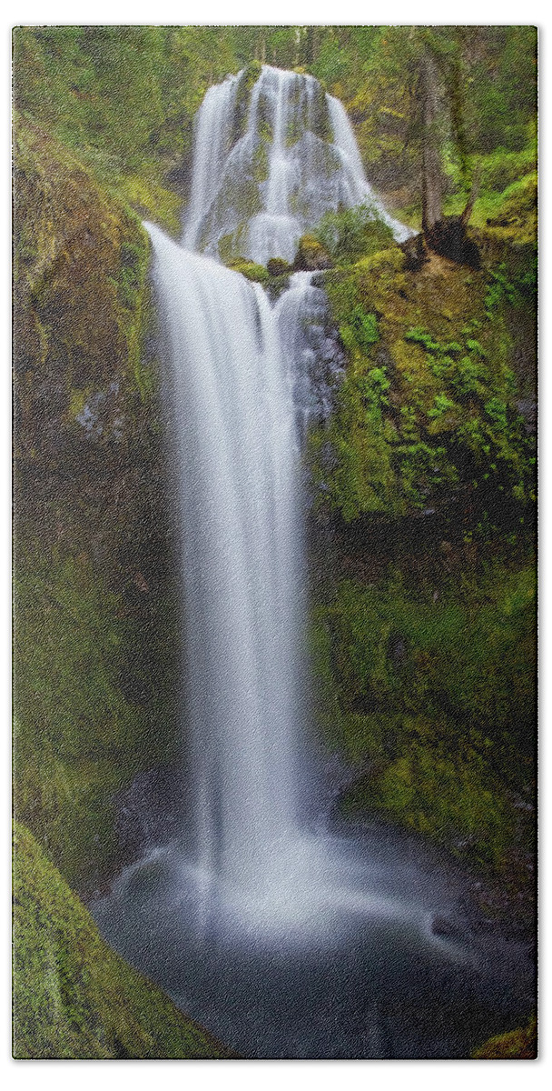 Washington Hand Towel featuring the photograph Falls Creek Falls by Darren White
