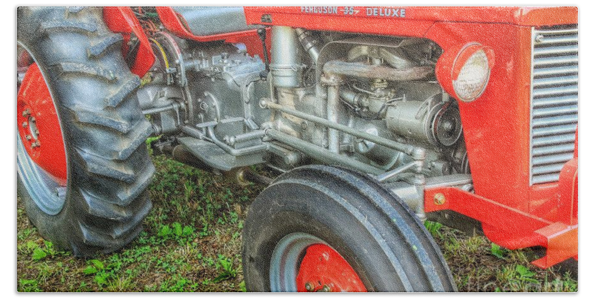 Tractor Bath Towel featuring the photograph Ferguson 35 Deluxe by Mike Eingle
