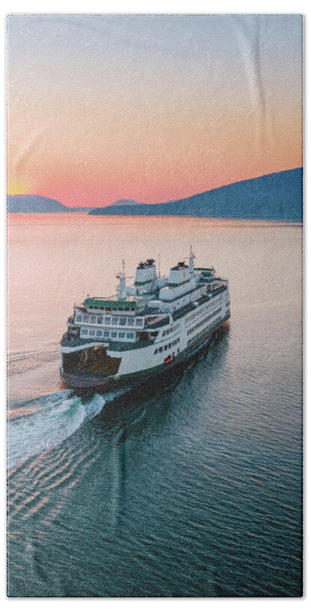 Sunset Bath Towel featuring the photograph Ferry Sunset by Michael Rauwolf