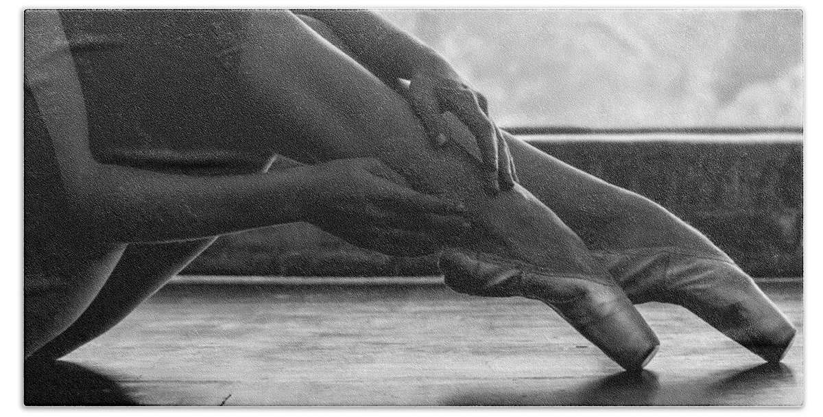 Published Bath Towel featuring the photograph Finding Ballet by Enrique Pelaez
