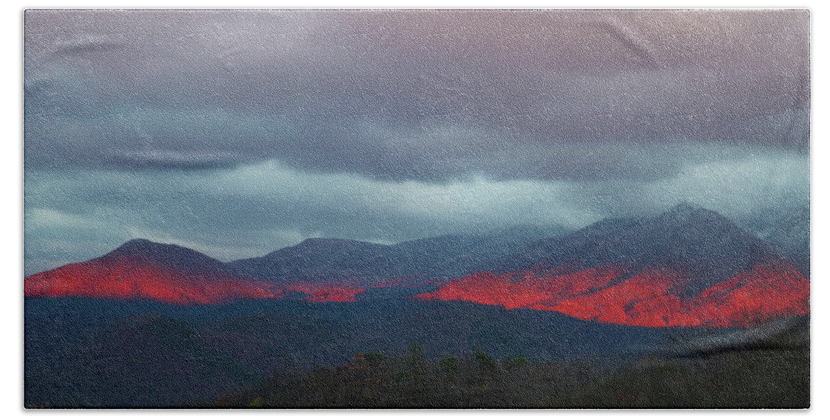 Landscape Bath Towel featuring the photograph Fire On The Mountain by Rick Redman