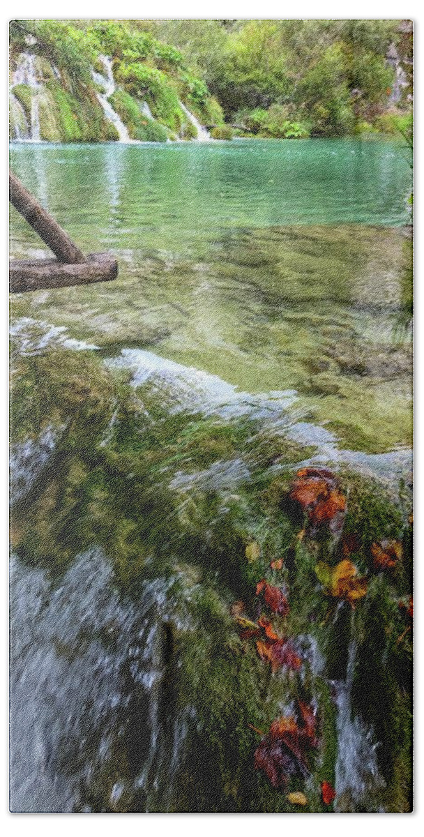 Plitvice Lakes Bath Towel featuring the photograph Floating Away by Yvonne Jasinski