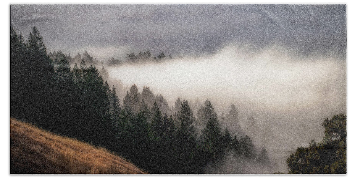 Fog Layer Bath Towel featuring the photograph Fog layer over Pacific by Donald Kinney