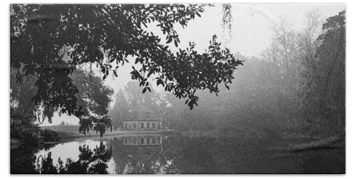 Middleton Place Plantation Hand Towel featuring the photograph Foggy Morning Reflection by Cindy Robinson
