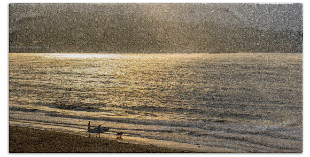 Beach Bath Towel featuring the photograph Friday Afternoon at the Beach by Derek Dean