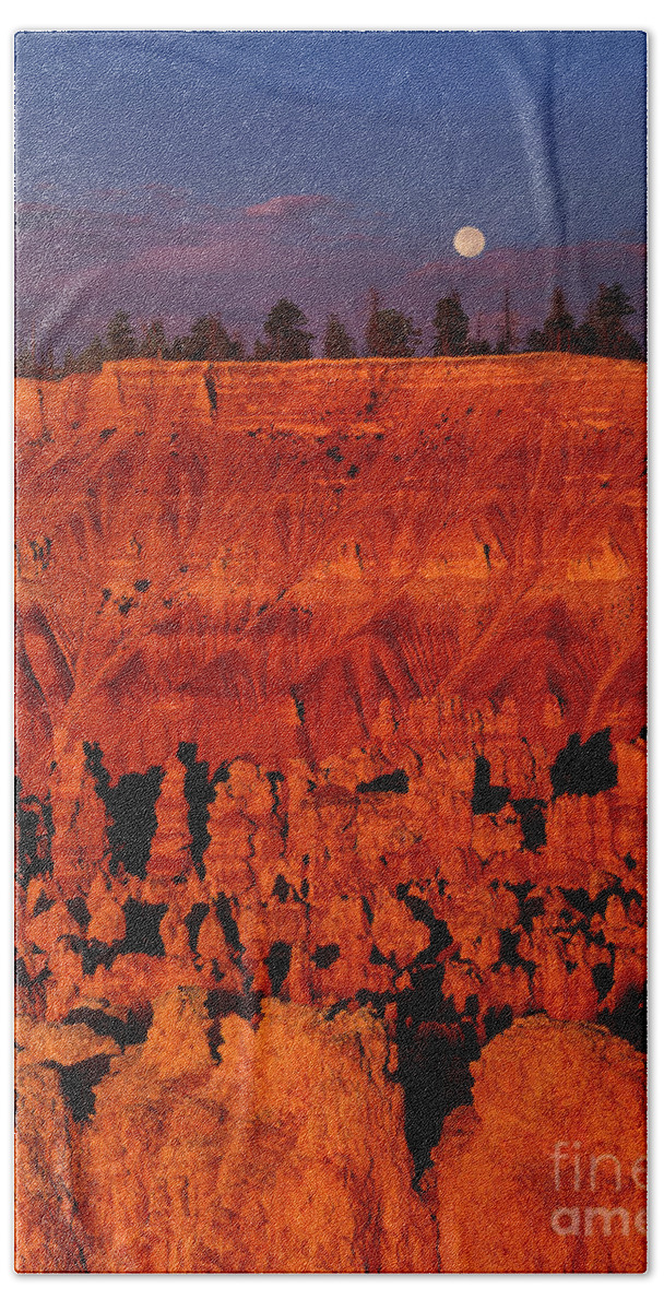Dave Welling Bath Towel featuring the photograph Full Moon Silent City Bryce Canyon National Park Utah by Dave Welling