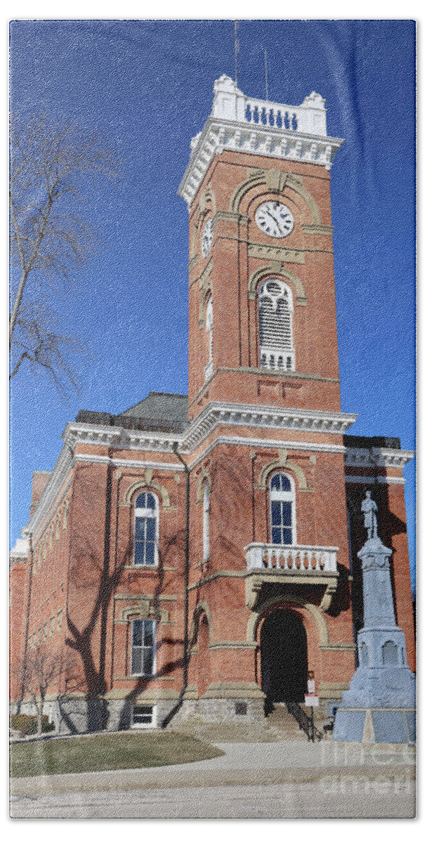 Fulton County Courthouse Bath Towel featuring the photograph Fulton County Courthouse Wauseon Ohio 9859 by Jack Schultz