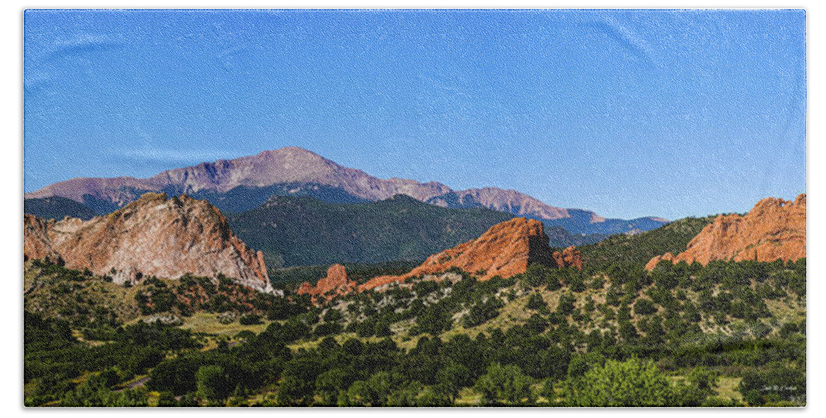 Garden Of The Gods Bath Towel featuring the photograph Garden of the Gods by Dale R Carlson