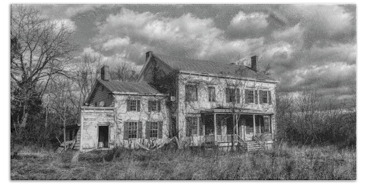 Voorhees Farm Bath Towel featuring the photograph Ghost House by David Letts
