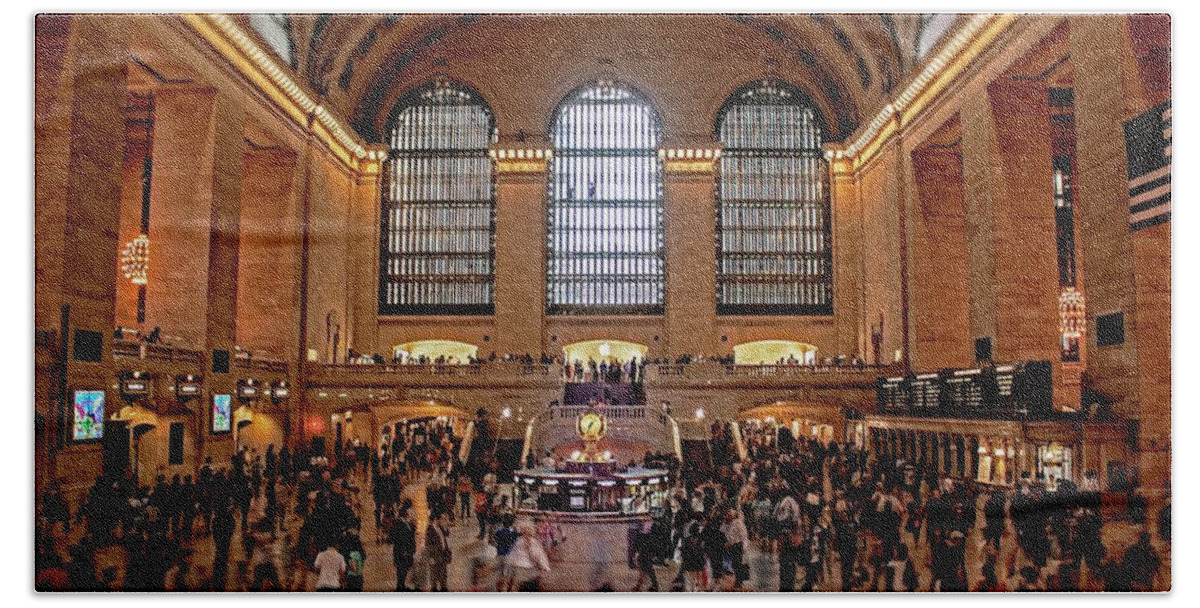 Grand Hand Towel featuring the photograph Grand Central by Andrew Paranavitana