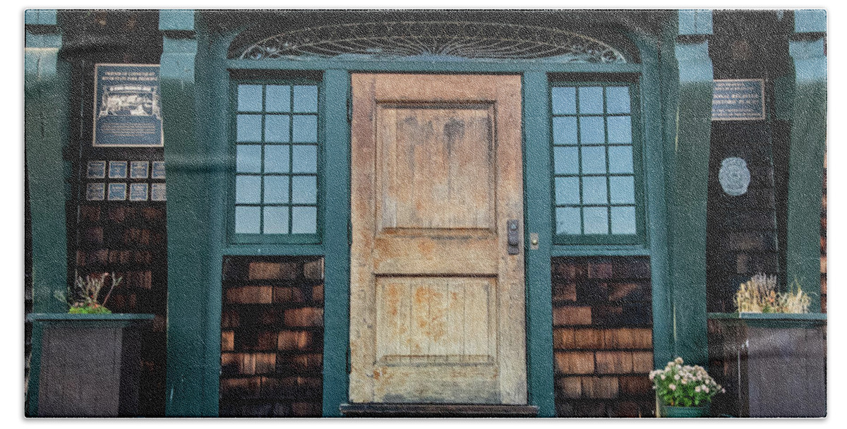 Door Bath Towel featuring the photograph Grand Entrance by Cathy Kovarik