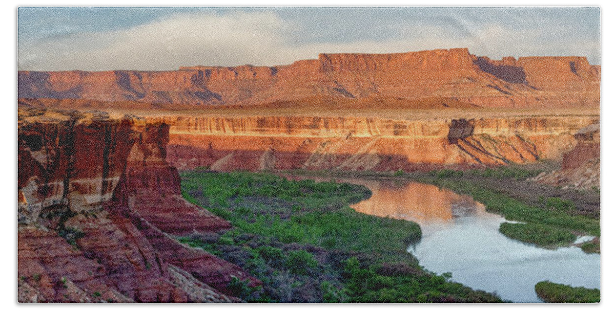 Greenriver Desert Canyonlands River Panorama Reflection Colorado Plateau Bath Towel featuring the photograph Green River from White Rim Trail by Dan Norris