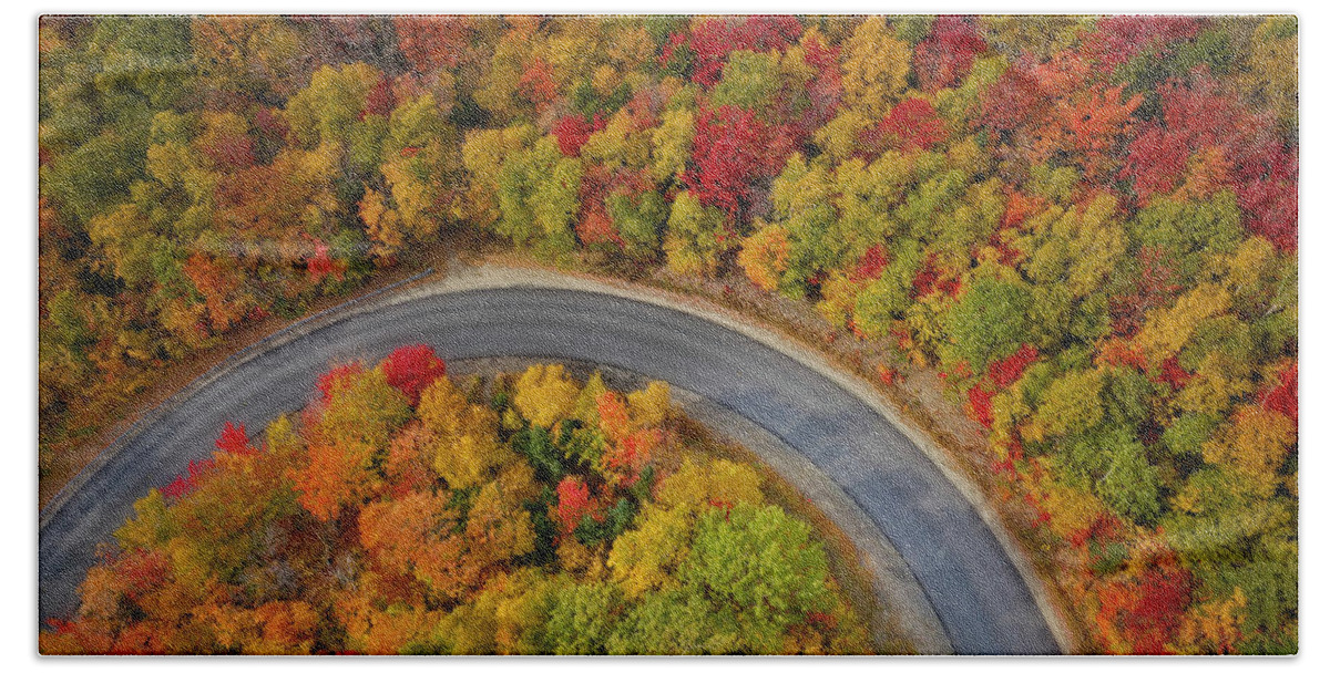 White Mountains Bath Towel featuring the photograph Hairpin Road NH Fall Foliage by Susan Candelario